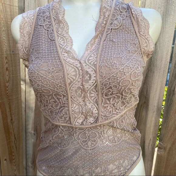 Haute Monde beige lace bodysuit size medium - Picture 9 of 13